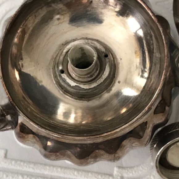 Antique Pairpoint Quadruple Silver Plate Handheld Oil Lamp with Cup - Picture 10 of 16